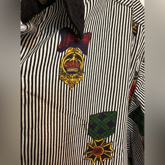 Way To Go Vintage Striped Black and White Medal Graphic Button Down Shirt NWT - Picture 4 of 7